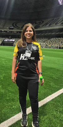Dra. Isabelle Nunes em estádio